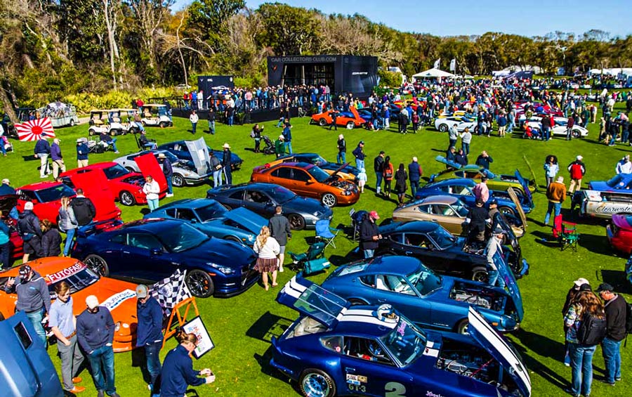  over 25,000 car enthusiasts viewing over 1,000 award-winning collectible cars on the fairways of the luxurious Ritz-Carlton Resort & Golf Course. 