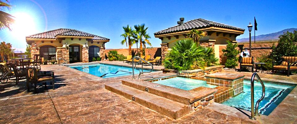 Spring Mountain Motor Resort & Country Club offers a luxurious poolside retreat with a resort-style swimming pool